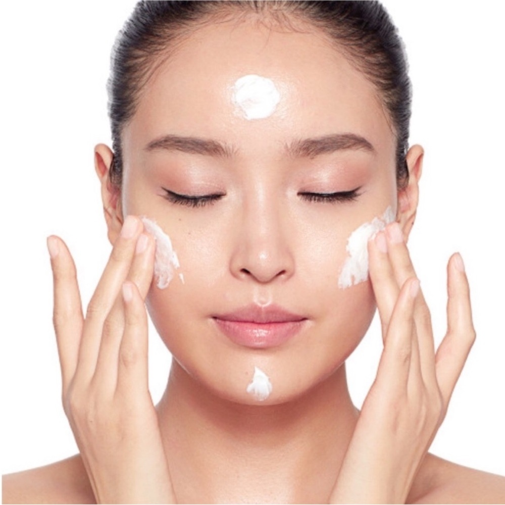 Charlotte Tilbury Charlotte’s Magic Water Cream - Picture 9 of 15